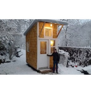 13-летний подросток построил свой собственный мини-дом на заднем дворе. Загляните туда и вы останетесь в восторге!